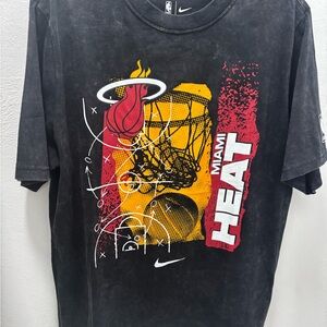 Nike NBA Miami Heat Graphic Tee Size M NWT Loose Fit Black Official Shirt